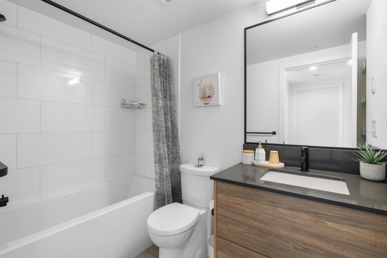 Brand New Luxury Downtown Near The Beach #13 킬로나 외부 사진