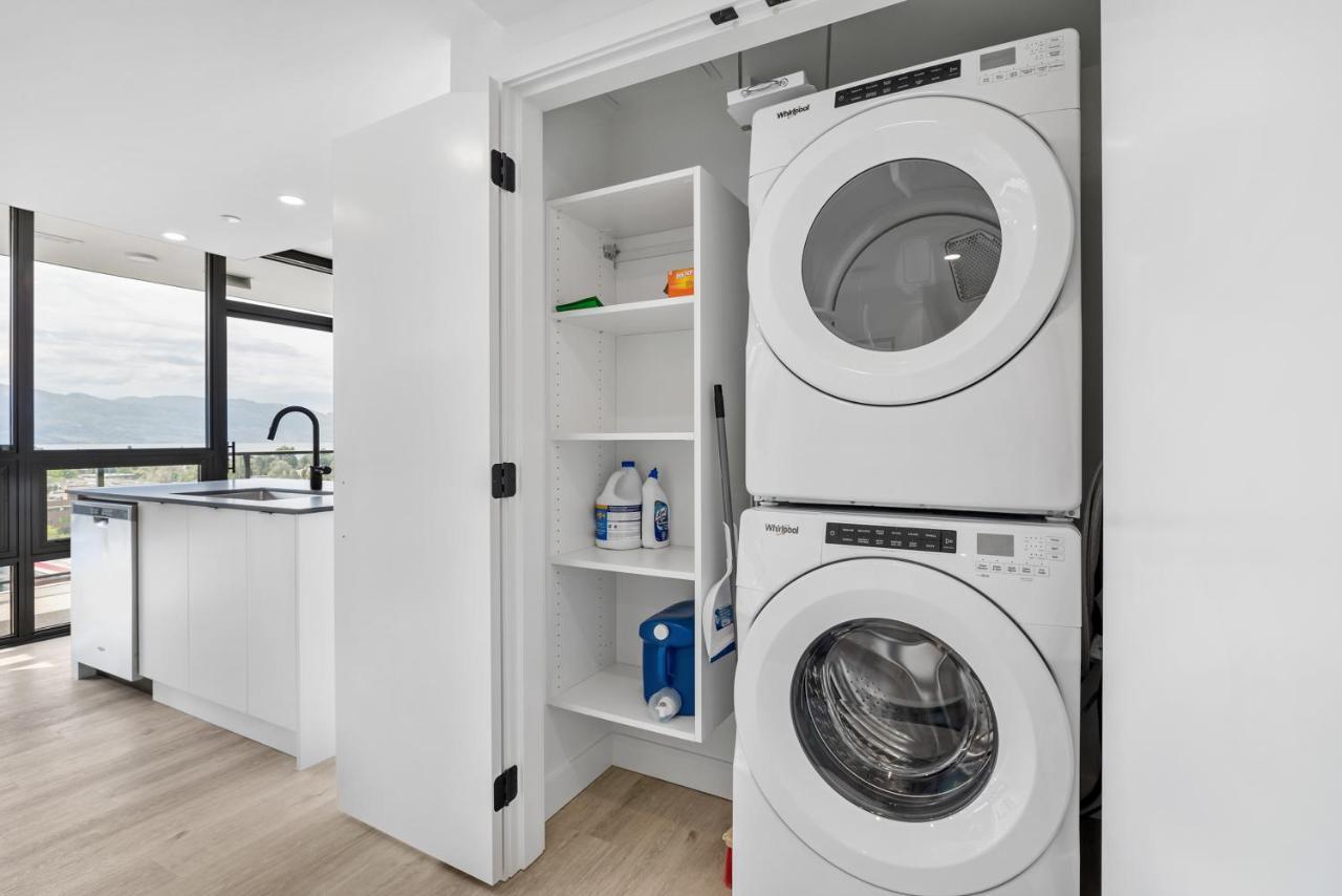 Brand New Luxury Downtown Near The Beach #13 킬로나 외부 사진