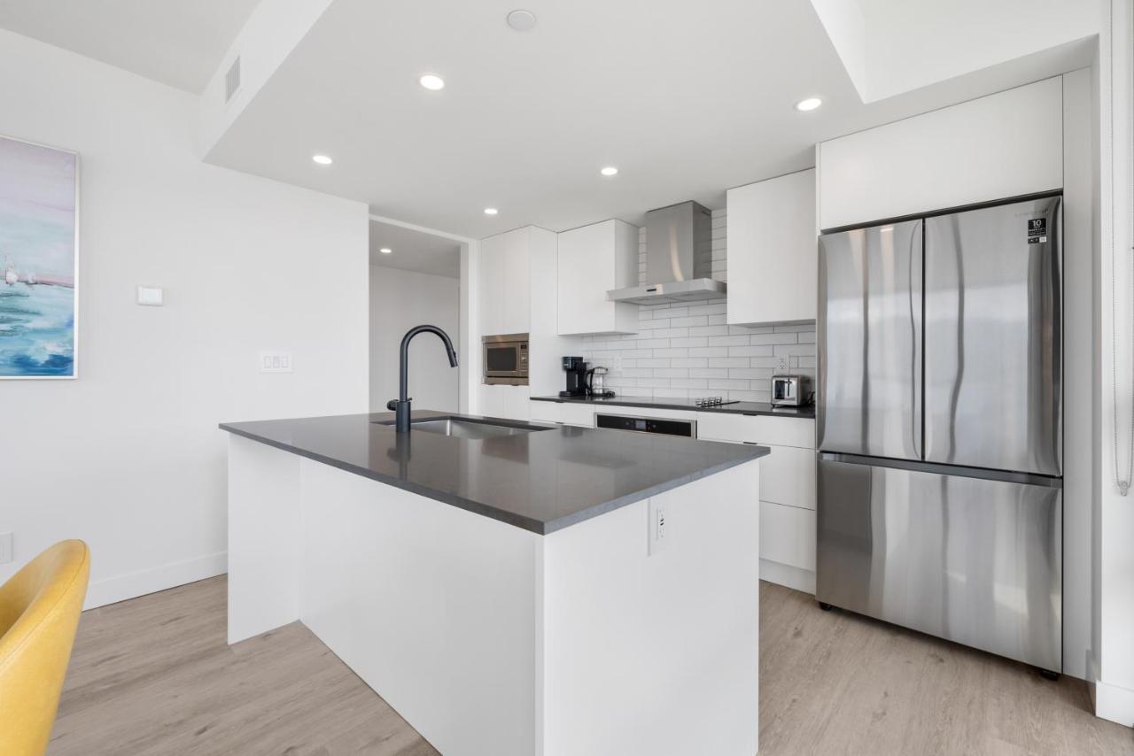 Brand New Luxury Downtown Near The Beach #13 킬로나 외부 사진
