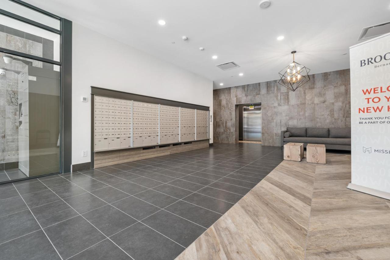Brand New Luxury Downtown Near The Beach #13 킬로나 외부 사진