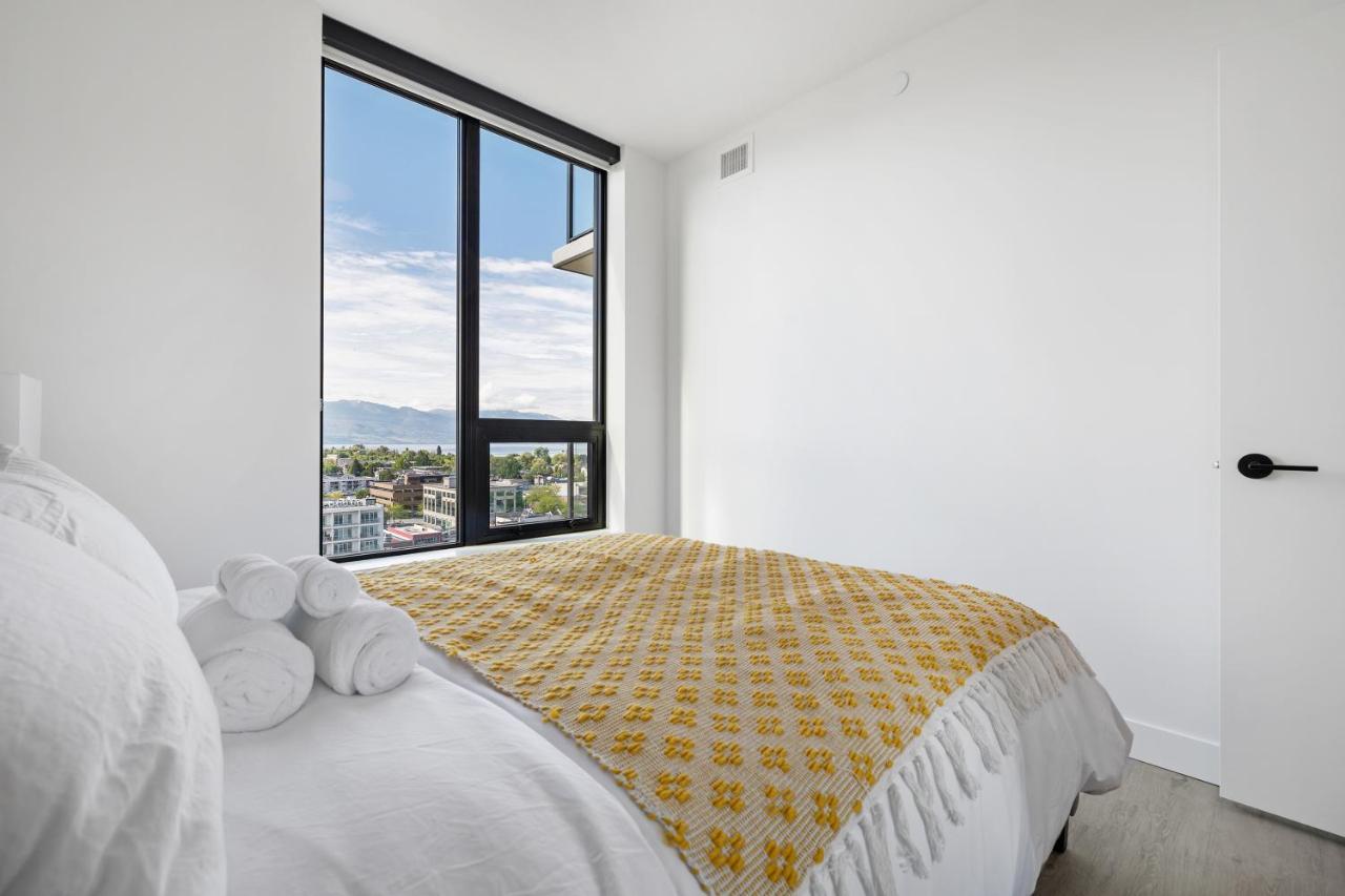 Brand New Luxury Downtown Near The Beach #13 킬로나 외부 사진